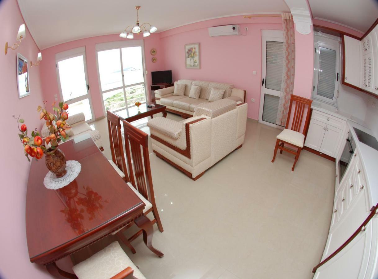 Erti'S Apartments Sarandë エクステリア 写真